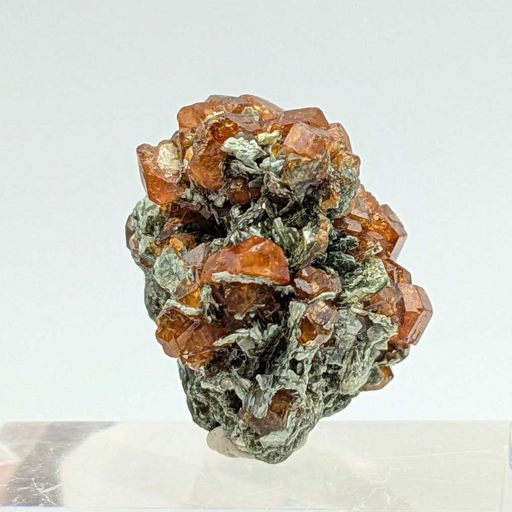 Γκροσουλάρια ρόσσα, ρουμπίνια με πράσινο επιδότο, Μάλι Κρύσταλλοι στη μήτρα - Ύψος: 38 mm - Πλάτος: 26 mm- 9 g #4.3