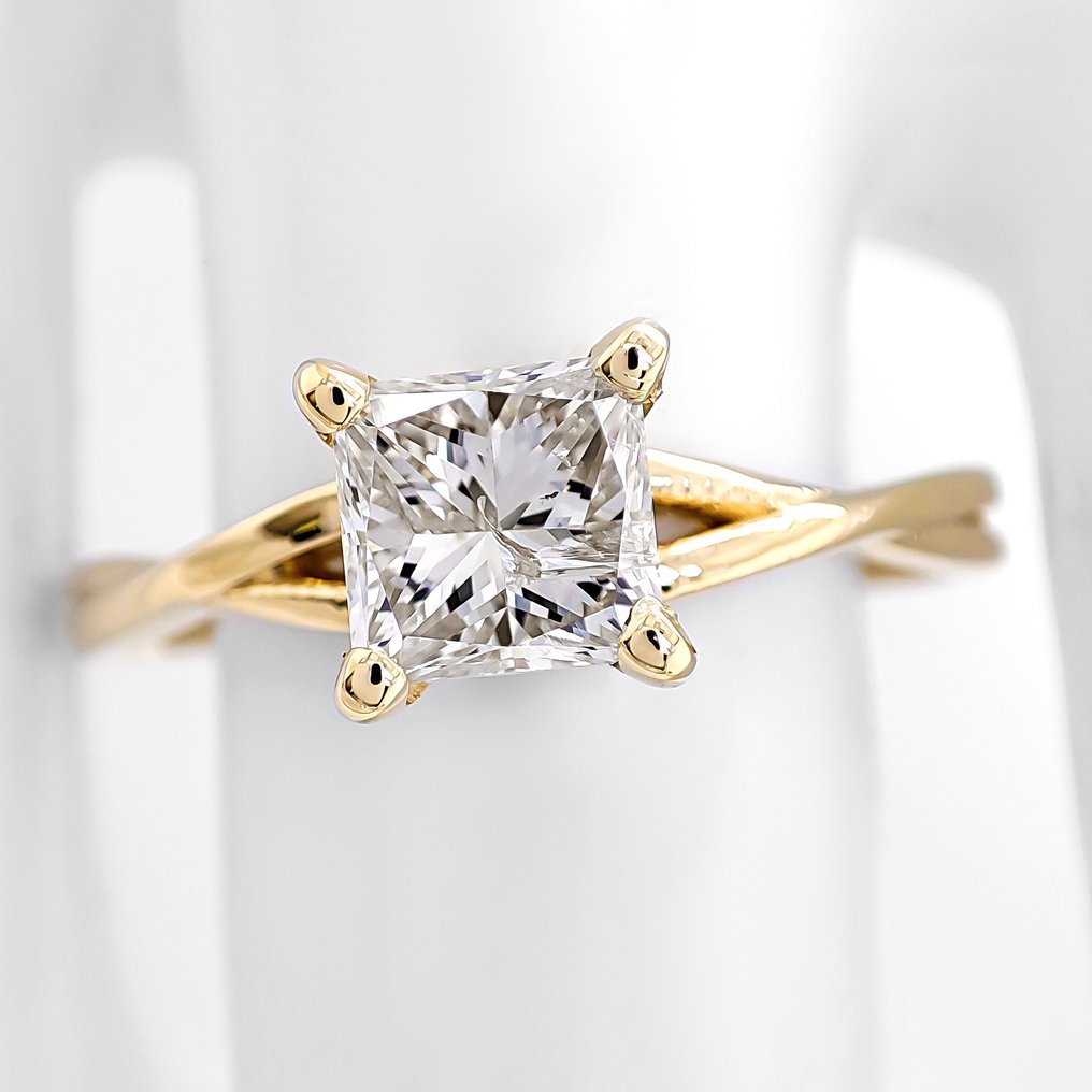 Ei pohjahintaa - Sormus - 14 kt. Keltakulta - 1.08ct. tw. Timantti (Luonnollinen) #1.0