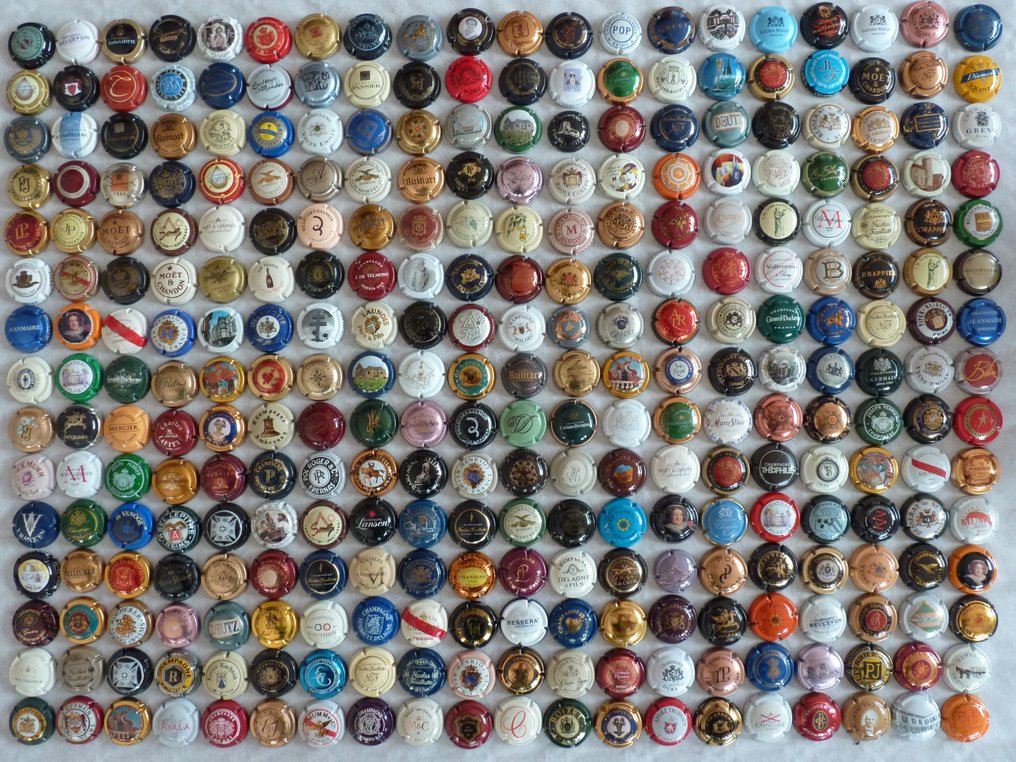 Θεματική συλλογή - 300 πολύ όμορκες φιάλες σαμπάνιας με μεγάλες εμπορικές πλευρές. - Ritz, Mumm 2000, Ayala, Perrier Jouet, Mignon. #1.0