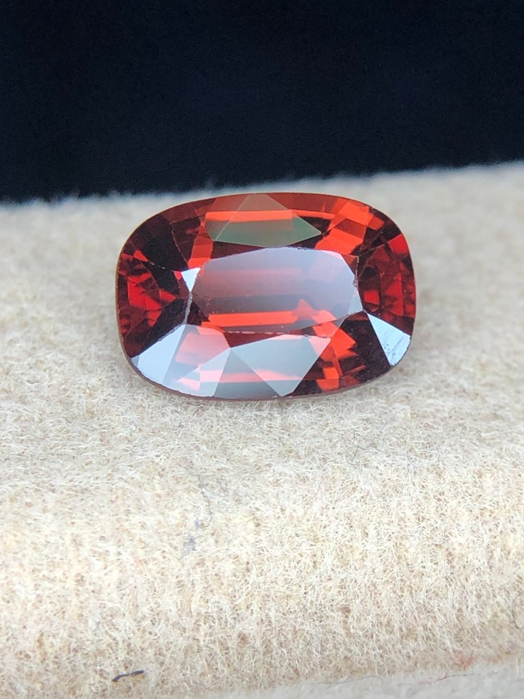 Nincs minimálár - 1 pcs Piros, Narancssárga Spinell - 1.44 ct - Nemzetközi Színes Drágakő Szövetség (ICA GemLab) - Lenyűgöző természetes vörös #1.0