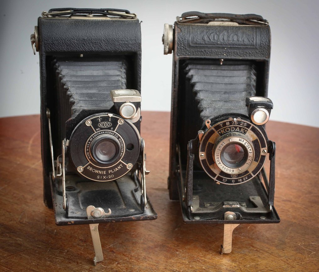 Kodak Brownie Pliant SIX-20 + Junior 620 Medium format camera #1.0