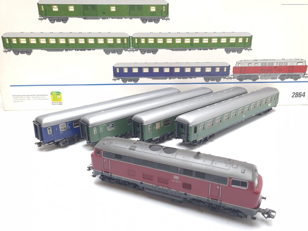 Märklin H0 - 2864 - Train set (1) - 5-piece express train set with V160 'Lollo' and 4 carriages, with sound and interior lighting. - DB #3.2