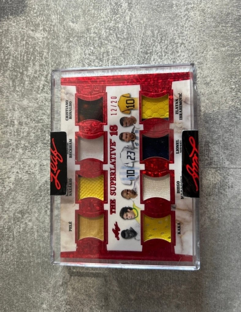 Leaf Platinum Giocatori multipli, 莱昂内尔·梅西, 克里斯蒂亚诺·罗纳尔多, Ronaldo Nazário, Jude Bellingham, Erling Haaland, 贝利, Vini Jr., 马拉多纳, Kylian Mbappé, Zlatan Ibrahimović 12/20 补丁卡, Cartolina con pezzi di memorabilia - 1 Card - 近全新（NM） #1.0