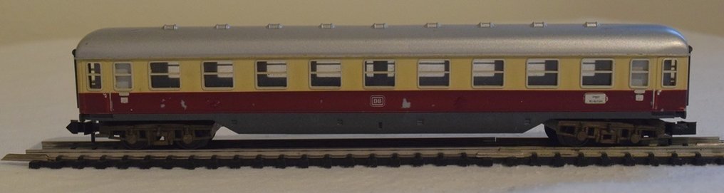 Fleischmann, Trix N - Set di carrozze passeggeri di modellini di treni (4) - Set con 3 carrozze e 1 locomotiva. Scala N. Carrozze di servizio e locomotive mostrano segni di - DB #4.3