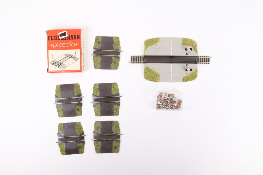 Fleischmann N - 9198, 9199 - Model train tracks (6) - unguarded level crossings #1.0