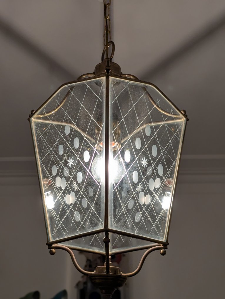 Lámpás - Sárgaréz - Kristály rajz bevésve. #1.0