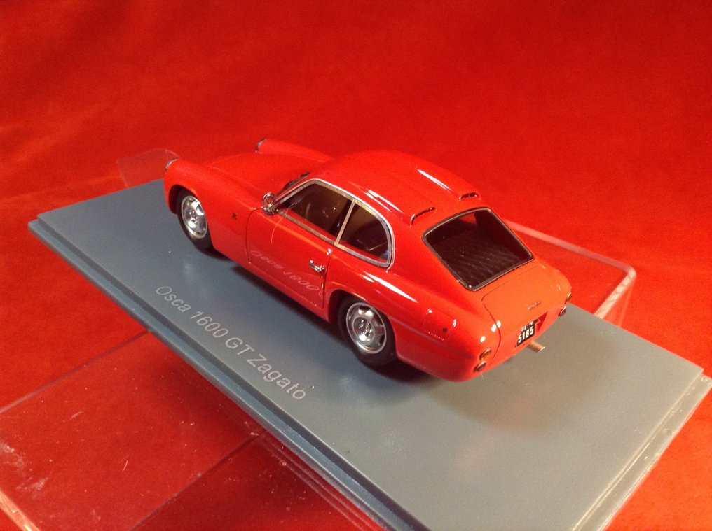 Neo Scale Models 1:43 - Modelsportsvogn - ref. #45185 O.S.C.A. 1600GT Coupé Zagato Stradale road car 1960/1962 - red - Fremragende kvalitet - begrænset udgave - svær at finde i dag. #1.0