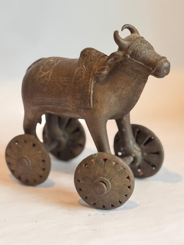 Large temple toy with Nandi - 18 x 19 cm - Bronze - India - Early 20th century #4.3