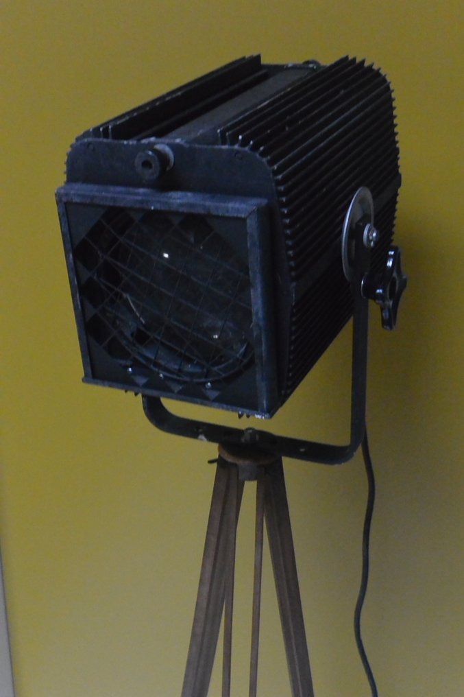 ADB - Φωτιστικό δαπέδου - Graniver, Σίδερο, Mahogany - θεατρική λάμπα σε 3 πόδια #1.0