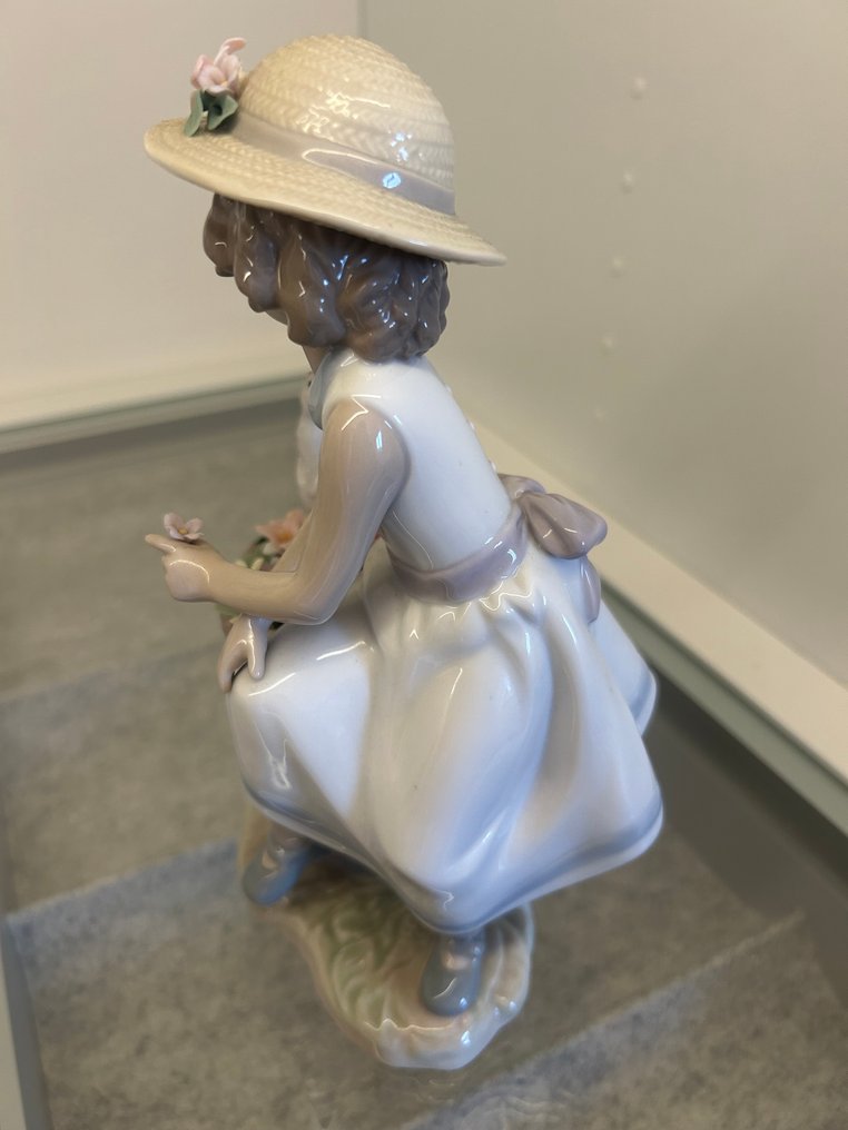 Lladró - Alfredo Llorens - Beeldje, Hello little squirrel - 6825 - Perfect condition - 20 cm - Porselein - 2001 #3.2