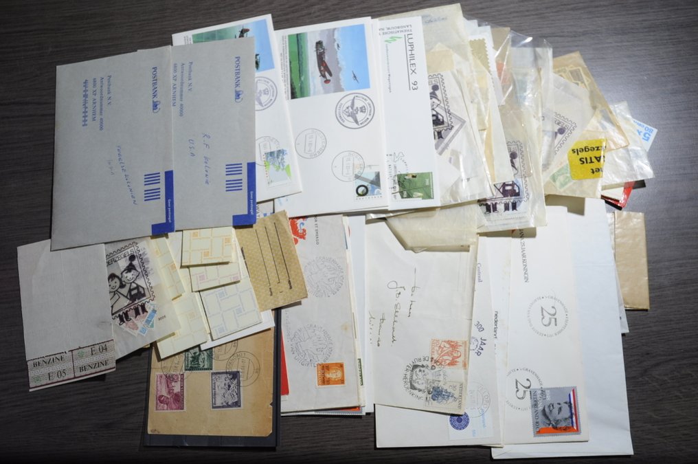 Κόσμος - Κουτί γεμάτο με μια συλλογή από φακέλους, κάρτες, σακουλάκια, μικρά κουτιά και άλλα. #4.3