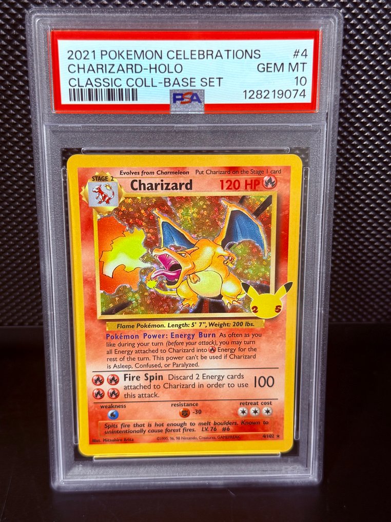 Pokémon - 1 Graded card - Charizard #4 Foil - PSA 10 - Various sets #1.0