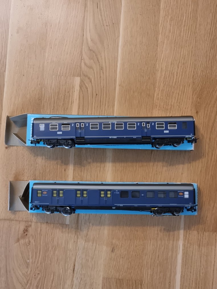 Märklin H0 - 4048/4049 - Επιβατικό τρένο μοντελισμού (2) - Αυτοκίνητο επιβατών και ταχυδρομικό αυτοκίνητο. - NS #1.0