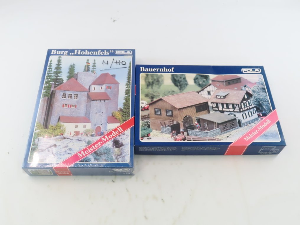 Pola H0 - 310/819 - Kituri de construit machete tren (2) - 2 seturi de construcție pentru o fermă și Cetatea 'Hohenfels'. #1.0