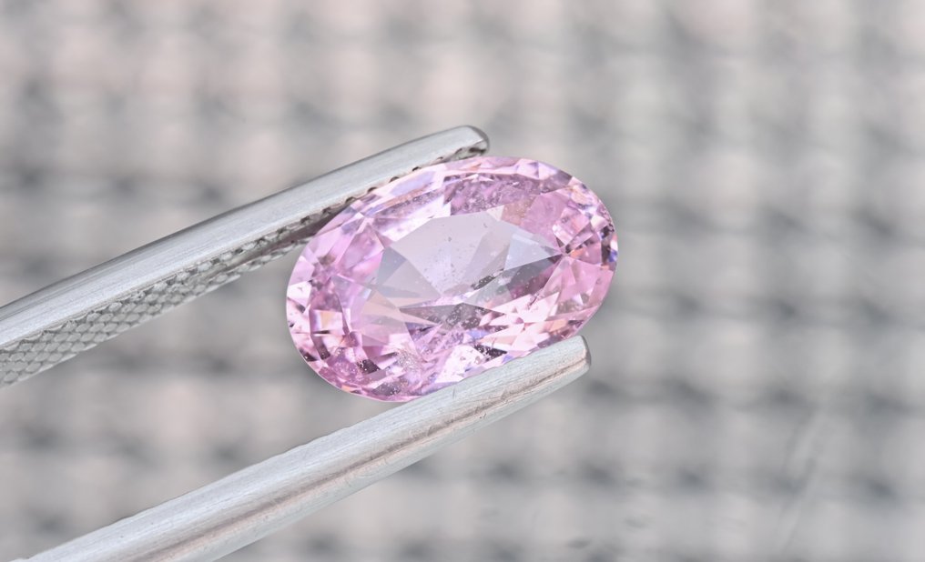 1 pcs  Pink Sapphire  - 4.62 ct - Guild Gem Laboratory #3.2