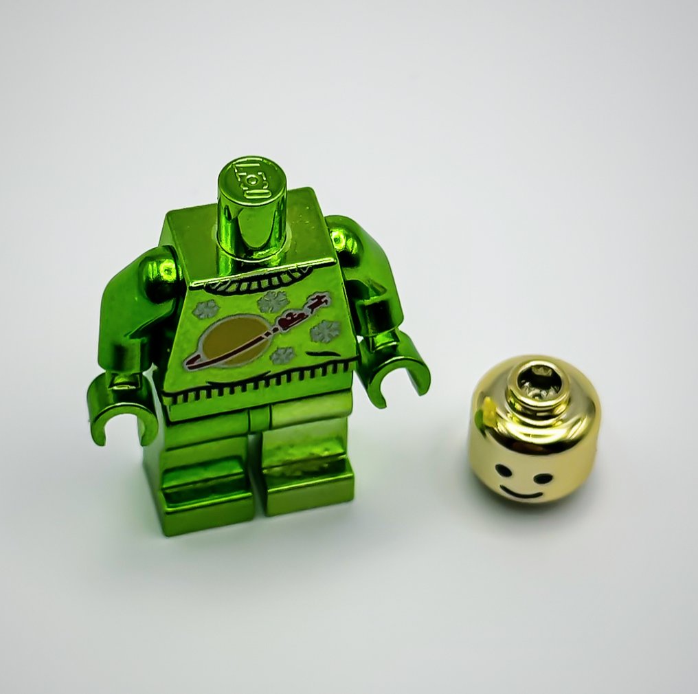 LEGO Minifigure - Classic Space - Chrome Green Plated Astronaut Christmas Limited Edition Minifigure Official Customized Lego parts!! #2.1