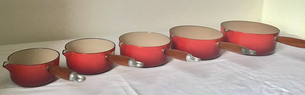 Le Creuset - Kookpan (5) - Set kookpannen met bek in kersenrood geëmailleerd gietijzer, 7,735 kg ! #1.0