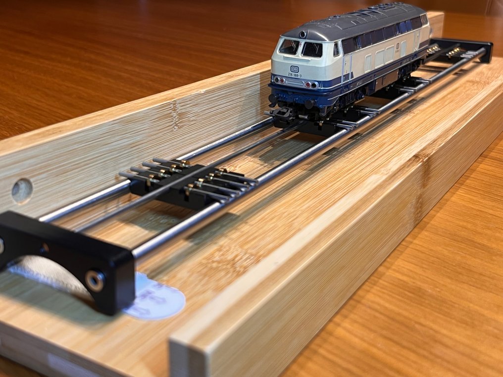 DBD HO - Accesorio para tren a escala (1) - Soporte de madera con banco de pruebas DC/AC #1.0