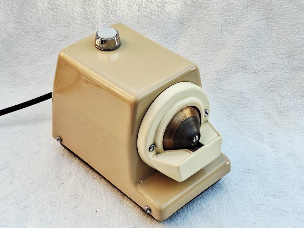 Ipari berendezések - Csiszológép szemüveglencsékhez / lencsékhez - Franciaország - Briot #1.0