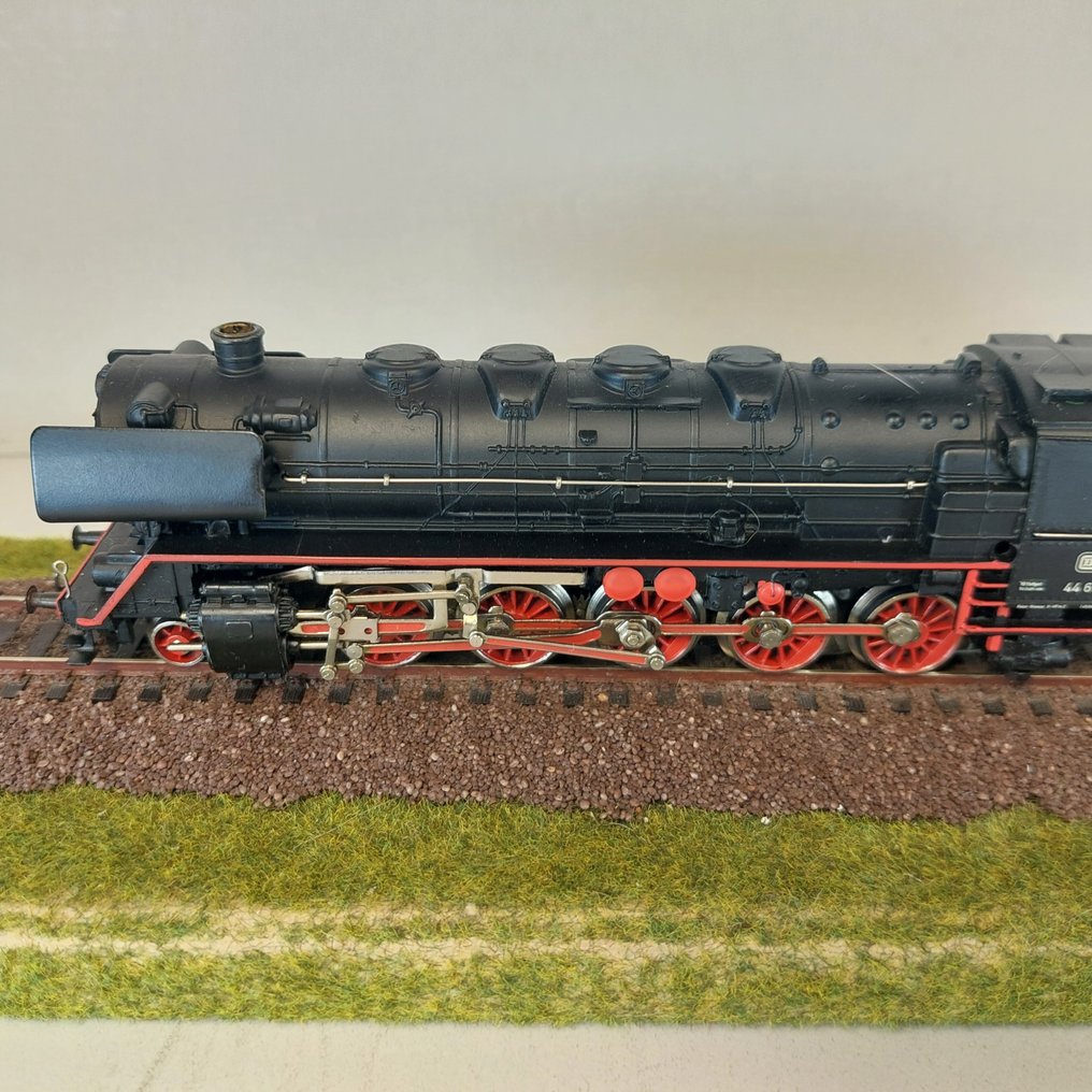 Märklin H0 - 3027 - 連煤水車的蒸汽火車 (1) - BR 44 690 - DB #3.2