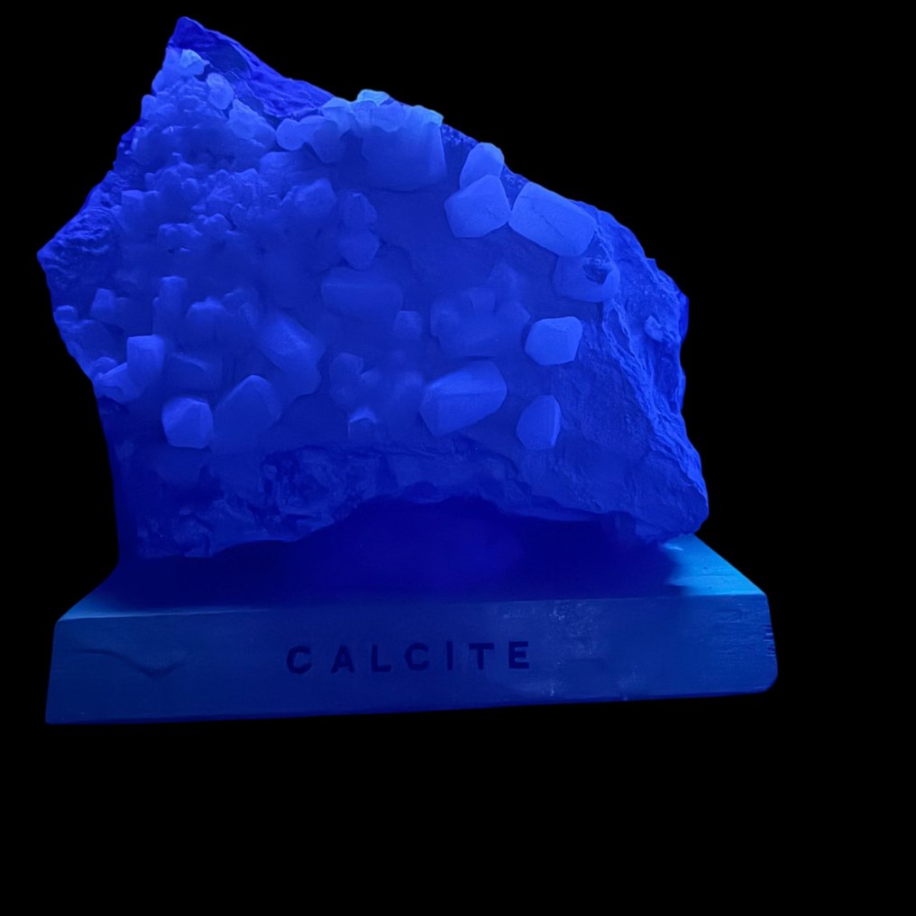 Fluorescent Calcite from Cava Arrestra, Liguria – Minetti Collection - Height: 11 cm - Width: 8 cm- 700 g #4.3