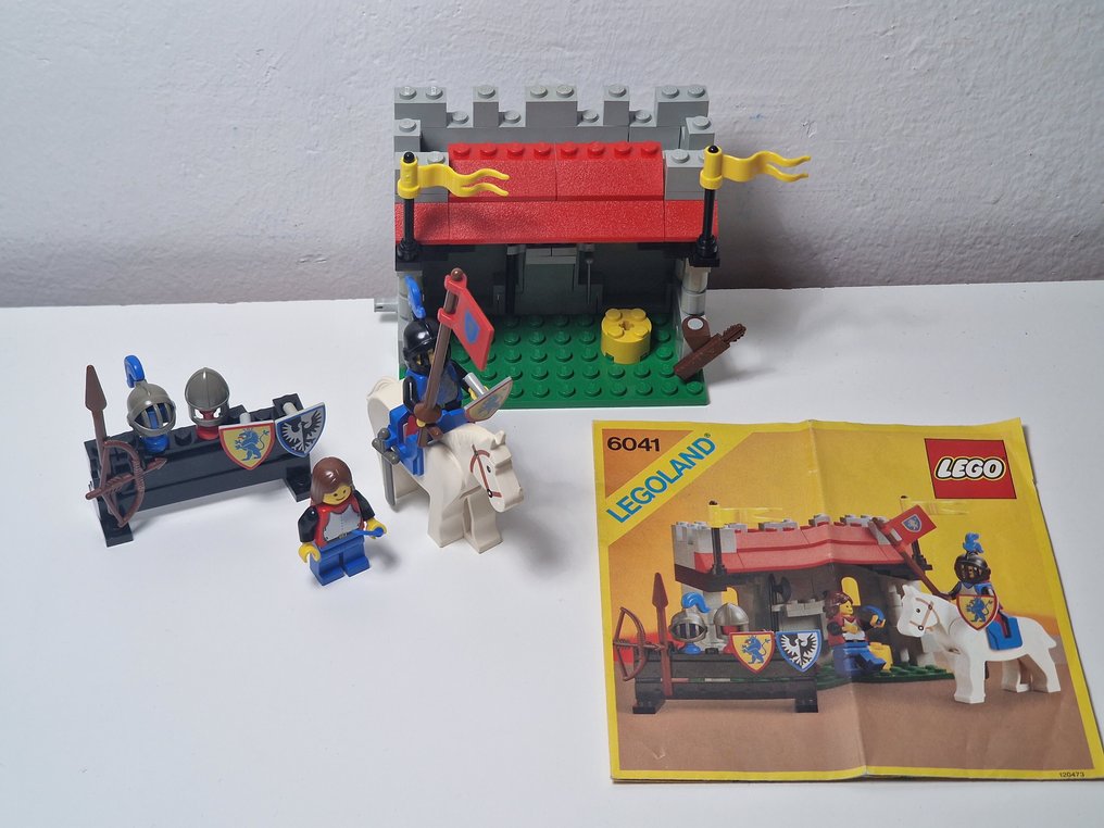 LEGO Set - 6041 - Castle - Lego vintage set Legoland Castle 6041 Armor Shop, with instructions #1.0