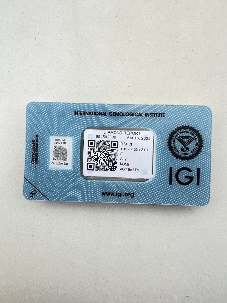 Ingen reservasjonspris - 1 pcs Diamant  (Naturlig)  - 0.51 ct - Smaragd - E - SI2 - Det internasjonale gemologiske institutt (IGI) #2.1