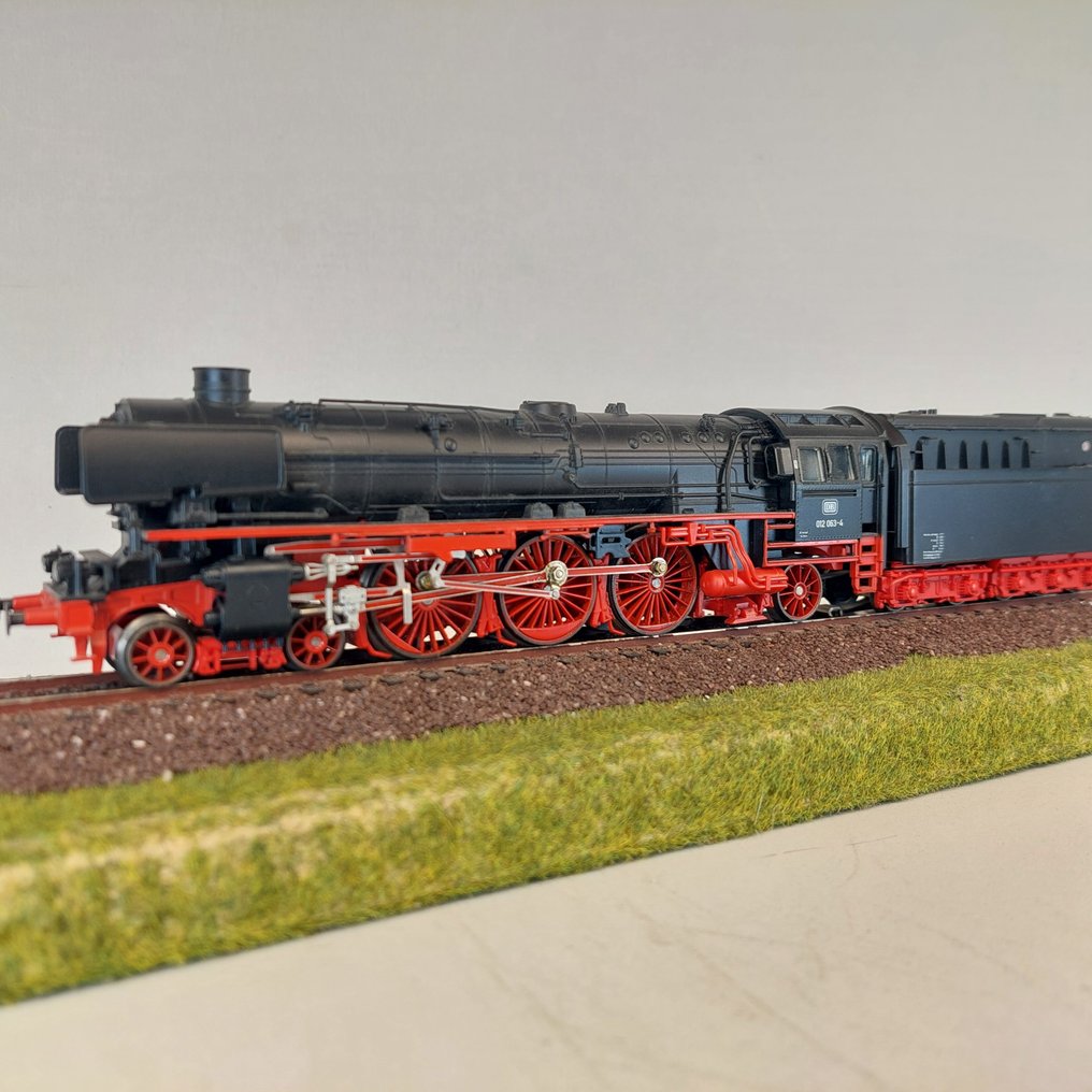 Märklin H0 - 3310 - Locomotivă cu abur pe cărbuni (1) - BR 012 063-4 DB - DB #1.0