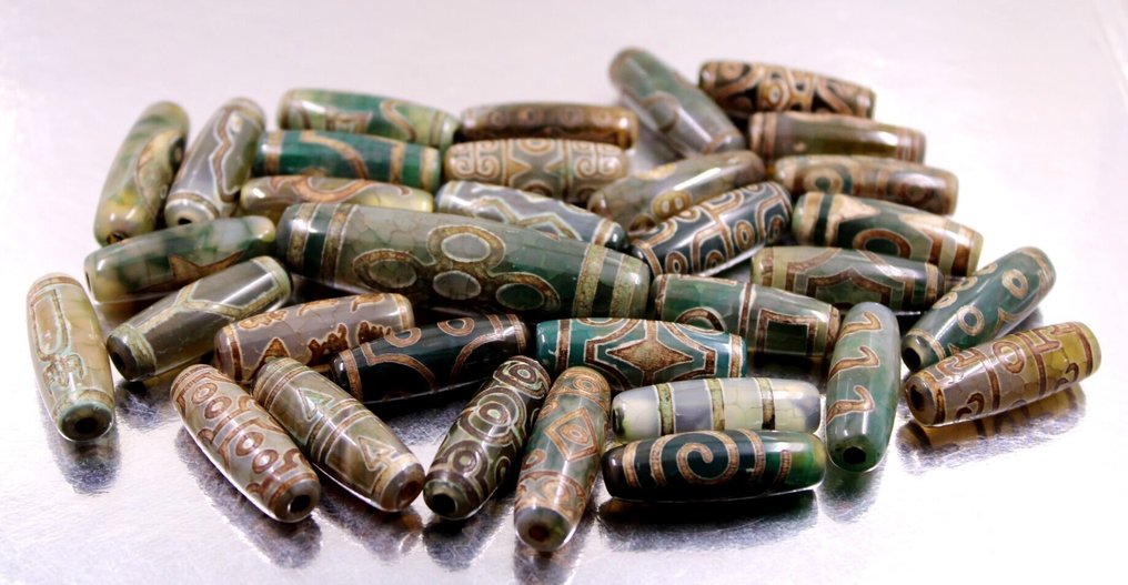 美丽的收藏 33颗非常美丽的藏传佛教圣地天然绿色玛瑙DZI珠子——全部不同- 175 g - (33) #3.2