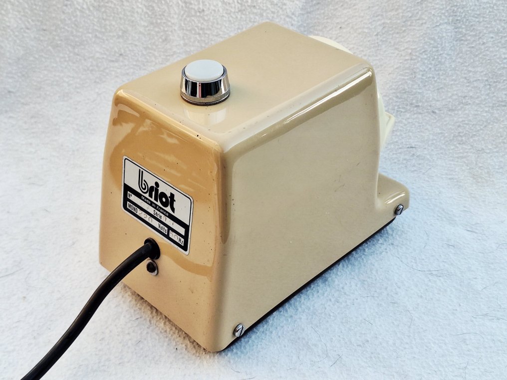 Ipari berendezések - Csiszológép szemüveglencsékhez / lencsékhez - Franciaország - Briot #1.0