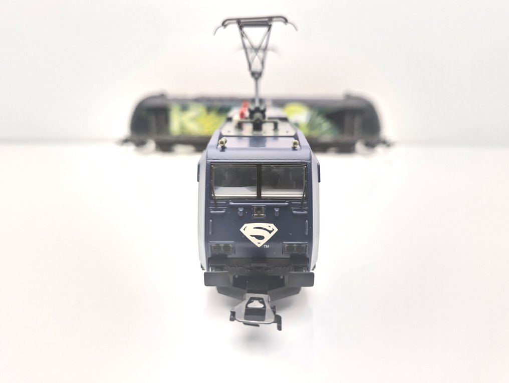 Märklin H0 - 36837 - Elektrische locomotief (2) - Dubbele set Märklin H0 'Superman'-thema locomotieven; afgebeeld met originele dozen; pantografen #4.3