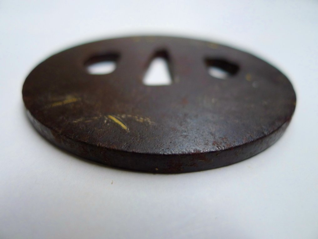 Bonito tsuba com relevo de flor e folha em ouro e prata - Japão - Período Edo (1600 1868) #3.2