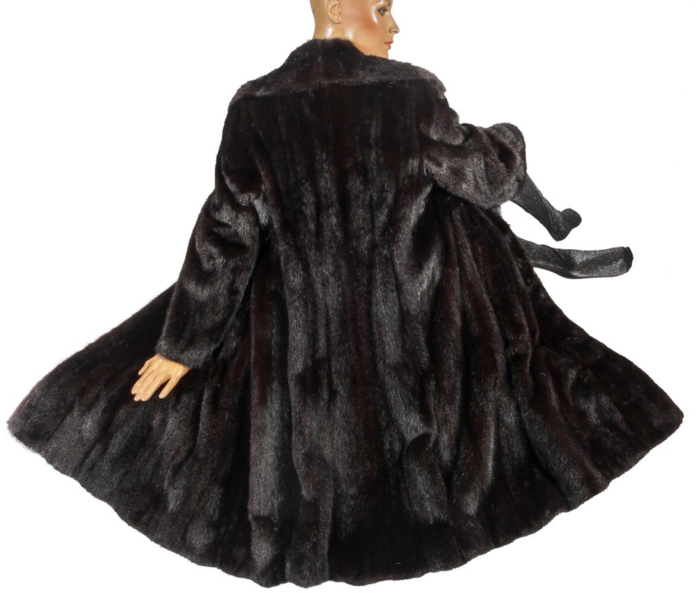 Artisan Furrier - Fur coat #1.0