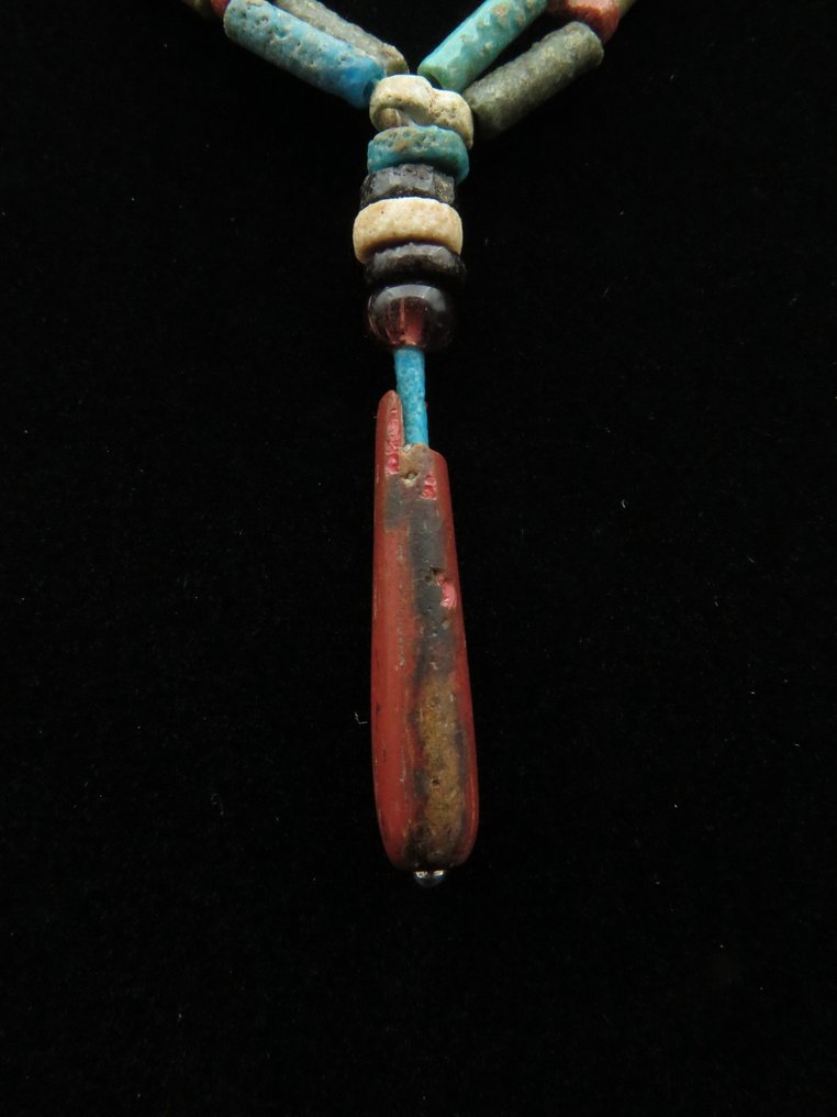 Αρχαία Αιγυπτιακή Κολιέ φτιαγμένο από γυαλί, καρνέλιο, χαλαζία και φαιάς, με κουδουνάκια μούμιες. - 44 cm  (χωρίς τιμή ασφαλείας) #1.0