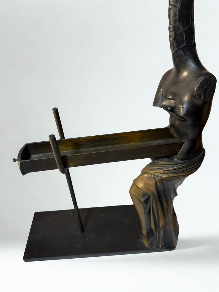 Salvador Dali (1904-1989) - 雕塑, Venus à la giraffe - 57 cm - 铜绿青铜, 黄铜色 #3.2