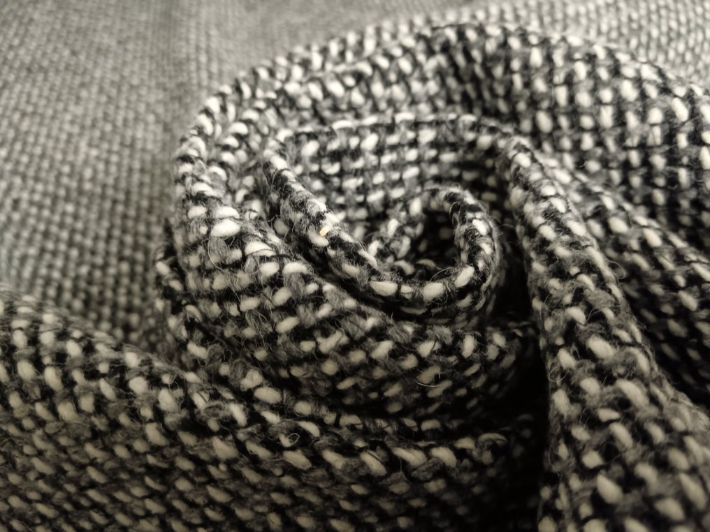 Basket weave pure wool 100%, size 5.90x1.60 m - Textile - 590 cm - 160 cm - Basket weave pure wool #1.0