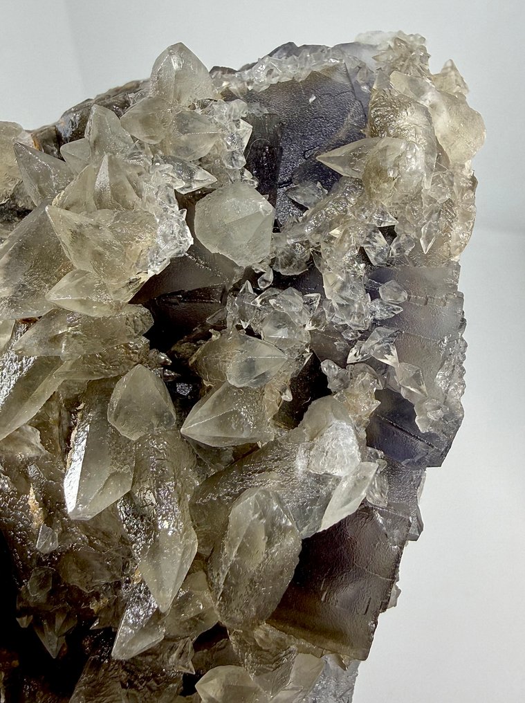 Fluorita Com dentes de cachorro de calcita - Altura: 89 mm - Largura: 70 mm- 434 g #4.3