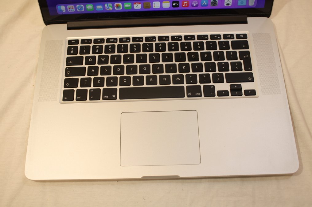 Apple MacBook Pro 15 inch Retina (Mid 2015) - Intel QuadCore i7 2.2hz CPU - 16GB RAM - 128GB SSD - Bærbar computer - Med oplader - kører macOS Monterey #2.1