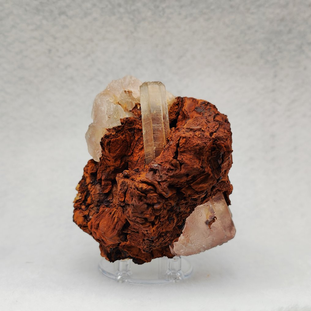 Φλουόριτης ροζ με ασημένιο Μουσκοβίτη, σιδηρίτη και χαλαζία Κρύσταλλοι στη μήτρα - Ύψος: 101 mm - Πλάτος: 86 mm- 591 g - (1) #1.0