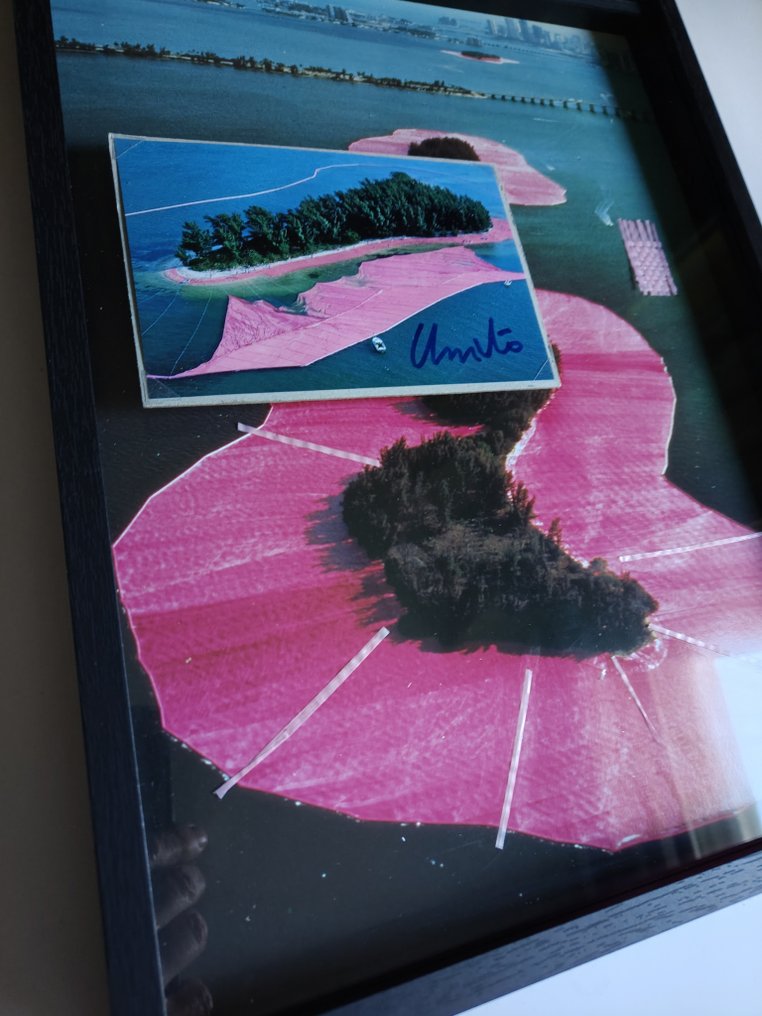 Christo & Jeanne-Claude (1935-2020) - Surrounded Islands, handsigned by Christo with original fabric #3.2