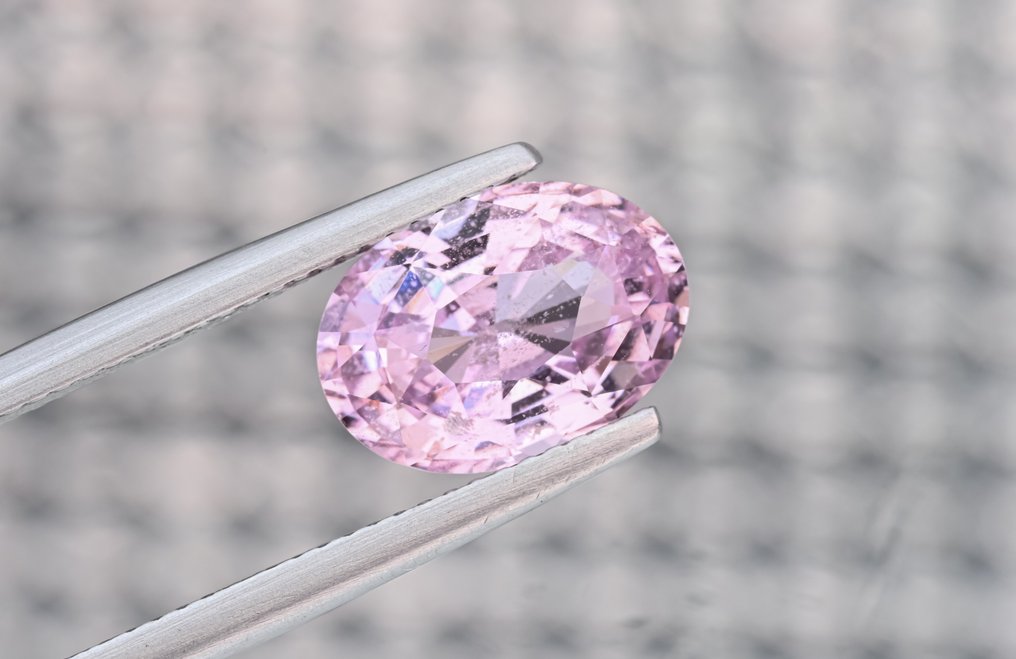 1 pcs  Pink Sapphire  - 4.62 ct - Guild Gem Laboratory #1.0