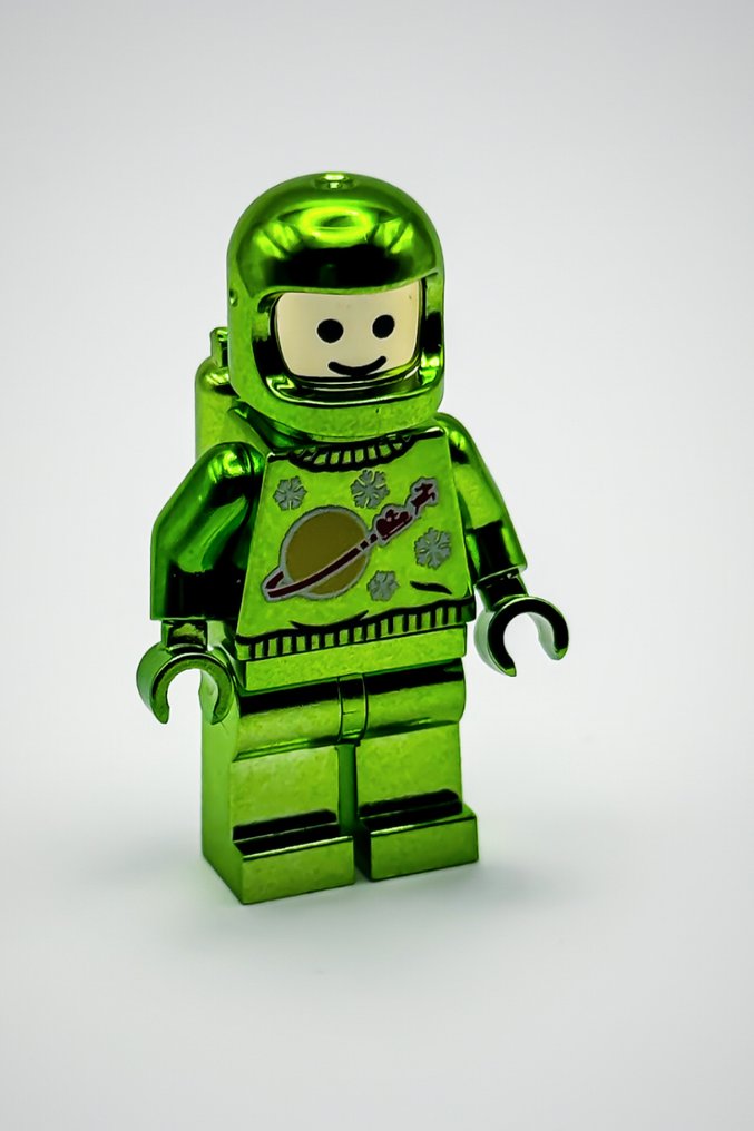 LEGO Minifigure - Classic Space - Chrome Green Plated Astronaut Christmas Limited Edition Minifigure Official Customized Lego parts!! #1.0