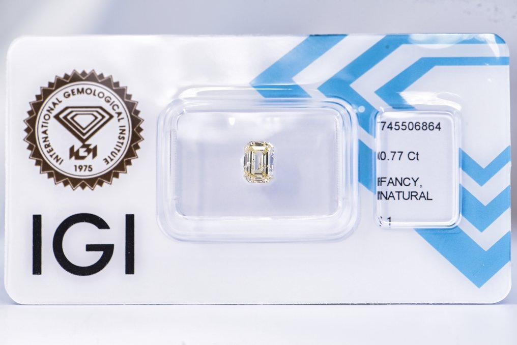 没有保留价 - 1 pcs 钻石 (天然色彩的) - 0.77 ct - 祖母绿 - Fancy 黄色 - I1 内含一级 - 国际宝石研究院(IGI) - VG #1.0