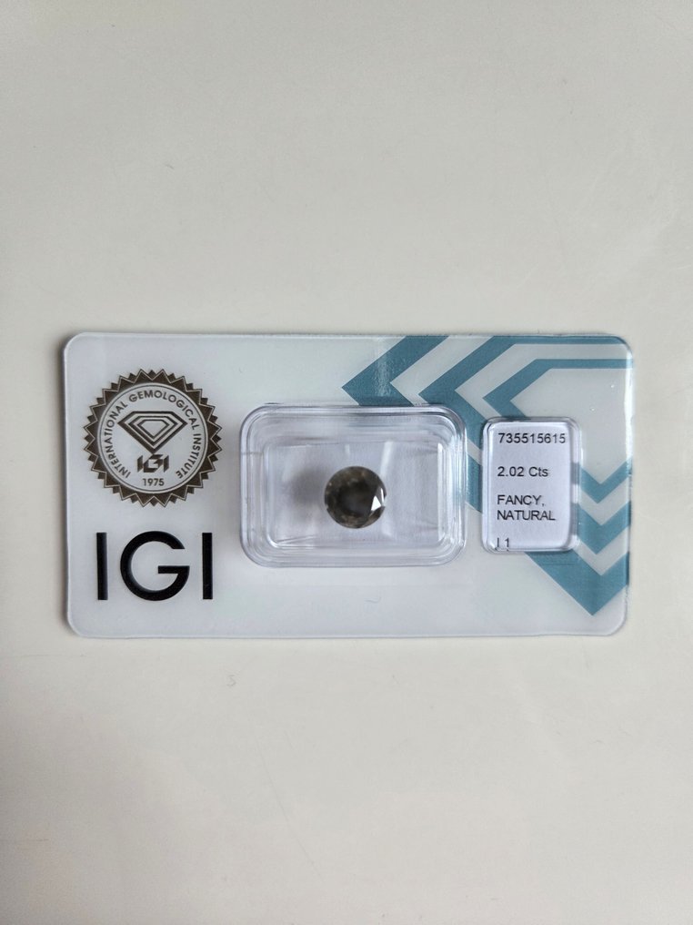 1 pcs Diamond  (Natural coloured)  - 2.02 ct - Round - Fancy deep Greyish, Greenish Yellow - I1 - International Gemological Institute (IGI) #1.0