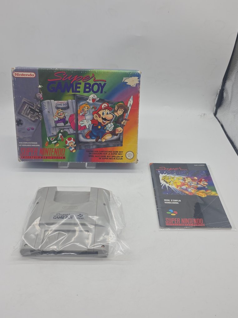 Nintendo - Snes - Extremely Rare Black Nintendo Seal Unbroken- Super Game Boy - First edition FAH FRA - with Inlay - Video game - In original box #1.0