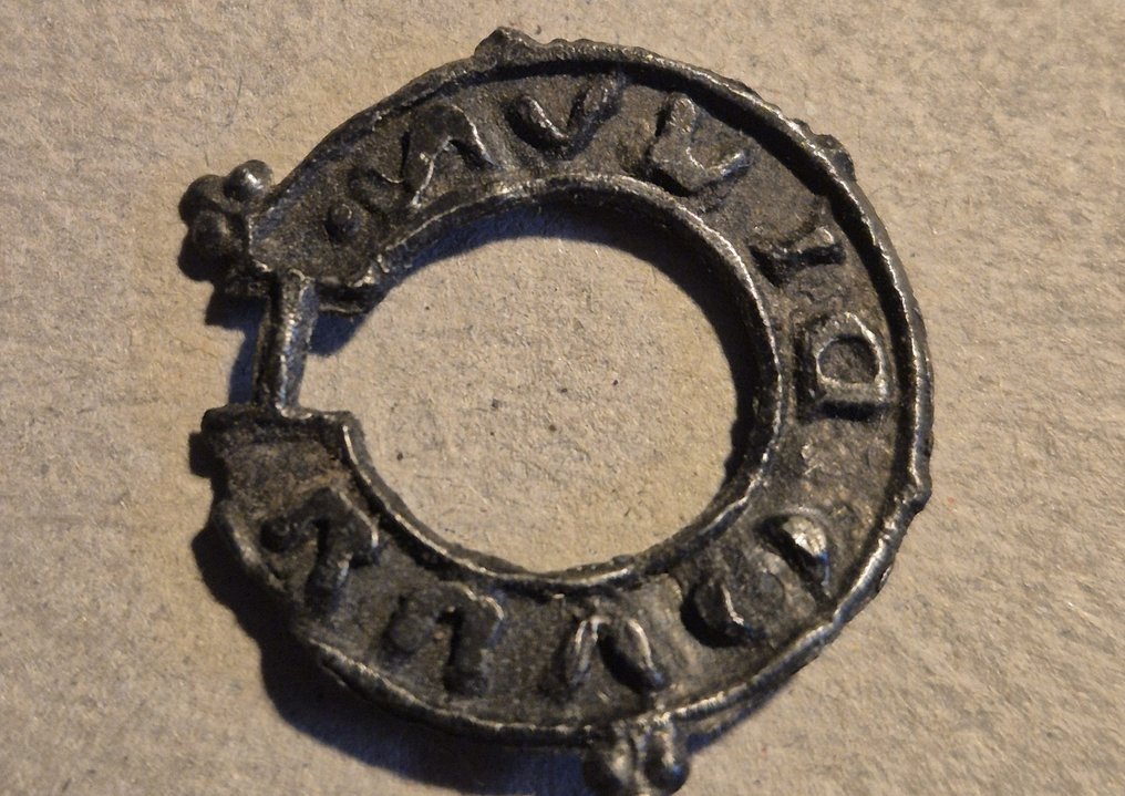 Tin Pilgrim badge - 2 cm #1.0