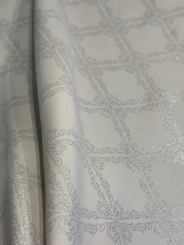 Εξαιρετικό ύφασμα με διακόσμηση σε όλο το μήκος με διαγώνιες λωρίδες με λουλουδάτα ρόμβους, - Ύφασμα  - 2.8 m - 2.6 m #4.3