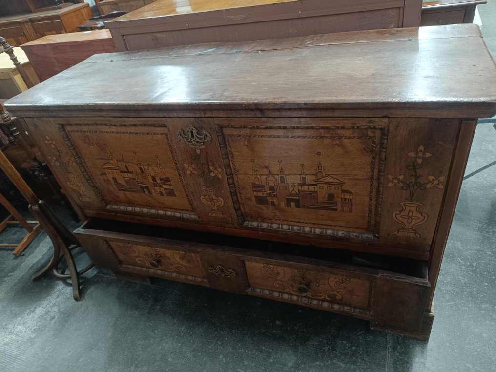 Cassapanca - Nogueira - Cassone nuziale com entalhes, Puglia #1.0