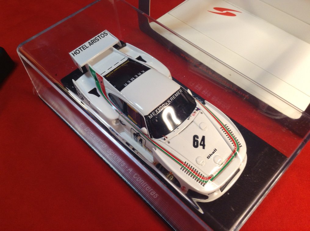 Spark 1:43 - Modelracerbil - ref. #S4427 Porsche 935K3 Gr5 Team Kremer Mexico 24h Le Mans 1982 #64 Dören/Contreras - Fremragende kvalitet - begrænset udgave - svær at finde i dag. #3.2