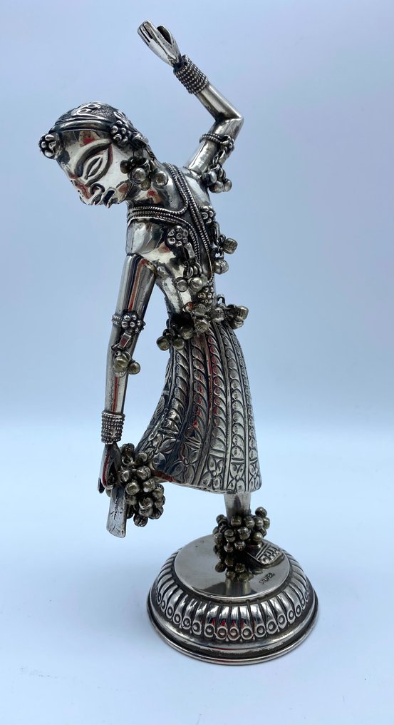 Statue, Indian statue of a bejeweled female dancer 290 gr - 22 cm - .750 silver #1.0